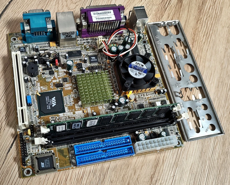 VIA EPIA-800 REV. E mini-ITX SDRAM Motherboard /w VIA C3 800MHz CPU + RAM - Image 1 of 4