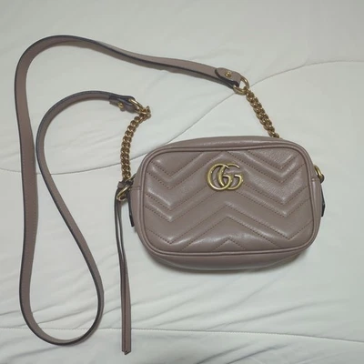 Mini bolsa para câmera Gucci GG Marmont 2.0   - Imagem 1 de 4