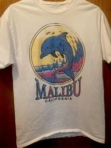 Vintage Malibu California T-Shirt Tourist Blue Dolphin Gr. M Unisex Erwachsene Y2K - Bild 1 von 6