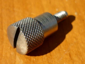Vintage Singer Sewing Machine Attachment Buttonholer Thumb Screw 66 221 - Picture 1 of 3