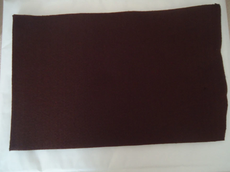 FEUTRINE - lot de 2 plaques de feutrines - dimensions 20 * 30 cm - MARRON - Photo 1/1