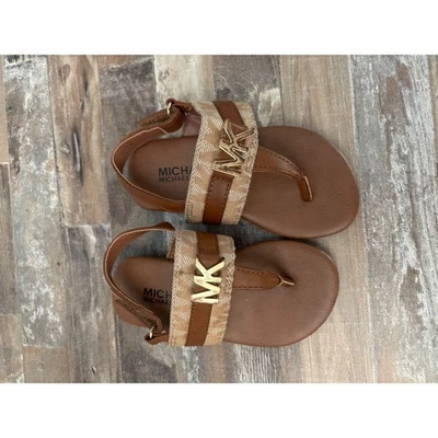 Lindas sandalias marrones Michael Kors para niños talla 6 niñas pequeñas doradas logotipo MK Foto 1 de 3