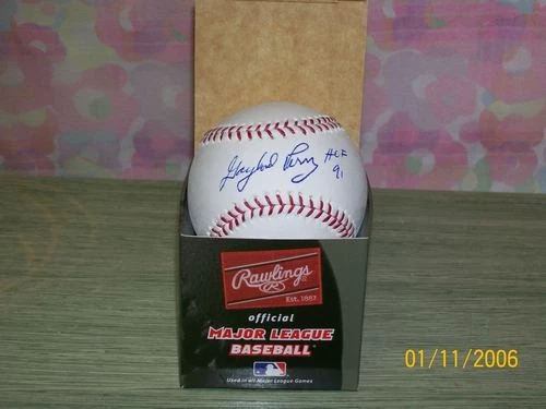 GAYLORD PERRY SIGNED BASEBALL HOF91 GIANTS,PADRES,INDIANS RIP! - Image 1 of 1