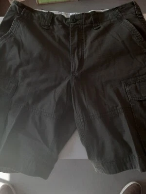 American Living Cargo Shorts  Men's Size 36 Cargo Green 100% Cotton Cargo Shorts - Image 1 of 3