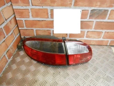 PAR DE LUCES TRASERAS E INTERIORES DAEWOO LANOS 2000 NSR LADO DEL PASAJERO Foto 1 de 4