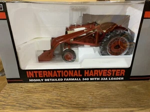 SpecCast International Harvester Farmall 340 Tractor w/33A Loader 1/16 Scale NIB - Picture 1 of 8