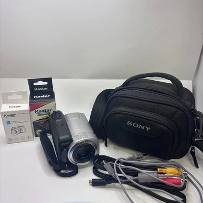 Sony Handycam DCR-SR45 Handheld Camcorder 30GB HDD Nightshot Bundle Tested - Image 1 of 4