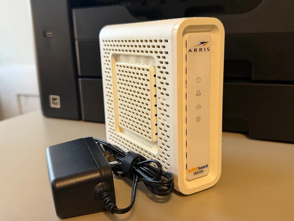 Cable módem ARRIS SURFboard SB8200 DOCSIS 3.1 10 Gbps Foto 1 de 1