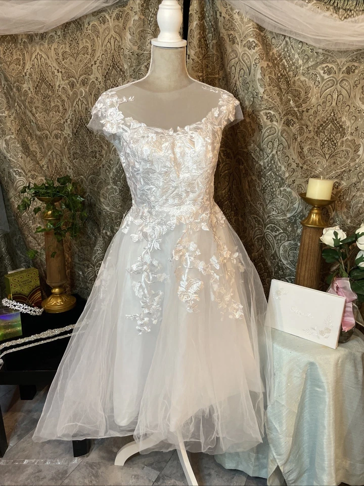 Short Wedding Dresses White For Women Pearl Beads Going Down size 6 - Image 1 of 4