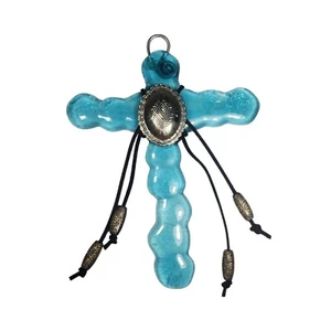 Colgante de pared cruzada de vidrio arte gelatina azul Bolo-Tie Boho Western Retro - Imagen 1 de 5