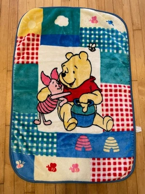 Детское одеяло Crown Crafts Disney Winnie the Pooh Piglet горшок с медом 30x42 имбирь - Изображение 1 из 4