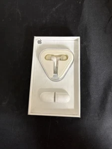 Écouteurs intra-auriculaires Apple MA850G/B 2008 neufs scellés jamais ouverts - Photo 1 sur 5