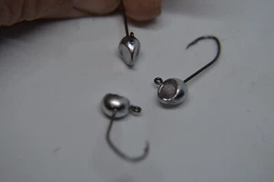 1/16 TEXAS MINNOW JIG HEAD  #4  BLACK MUSTAD SICKLE JIG TYING 100 - Picture 1 of 1