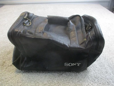 Bolsa de viaje deportiva Sony Wilson negra de cuero sintético para gimnasio logotipo de 18" Foto 1 de 4