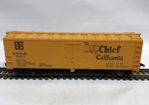 Mantua HO Scale 40' Wood Sheathed Reefer SFRD Santa Fe Car # 25841 - Picture 1 of 6