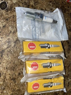 4-PACK NGK 90299 STANDARD SPARK PLUGS MR8F QTY-4 - Image 1 of 2