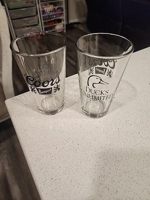 Juego de 2 vasos de cerveza Coors Banquet Ducks ilimitados Foto 1 de 4