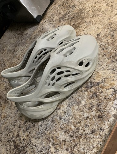 Yeezy Foamrunner Stone Sage taglia 9