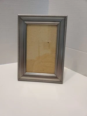 Marco de fotos con acabado de peltre MCS 5 1/8 pulgadas x 7 1/8 pulgadas medida exterior Foto 1 de 4