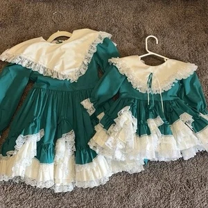 Vintage handmade green white lace matching sister fancy dresses size 1 & size 4 - Picture 1 of 5