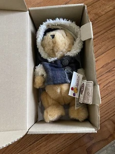 New Boyd's Exclusive Disney Collection Pooh Bear's Winter Holiday Bear #95979 - Picture 1 of 5