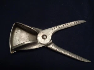Vintage EBALOY Cast Aluminum Lemon Citrus Hand Juicer ORANGES IN 1/4 SLICES - Picture 1 of 6