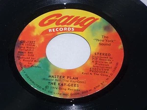 Kay-Gees: Master Plan / Who's the Man (With the Master Plan)  [NEW OLD STOCK] - Bild 1 von 2
