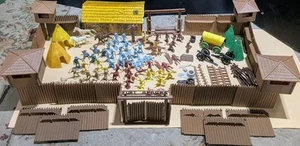 Vtg 1950s Marx Fort Apache Stockade Playset RARE Series 2000 #3660 + Many Extras - Picture 1 of 23