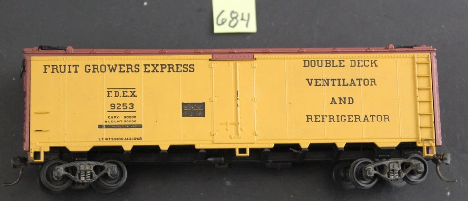 Athearn HO Scale Fruit Growers Express 9253 Double Deck Reefer (684) - Image 1 of 3