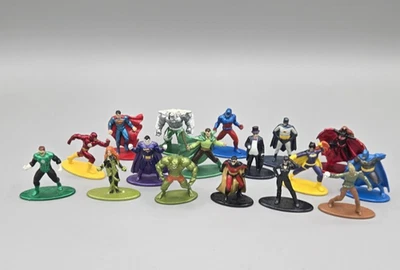 Jada Nano Metals 压铸 DC 漫画 17 件蝙蝠侠超人末日等 — 第 1/4 张图片