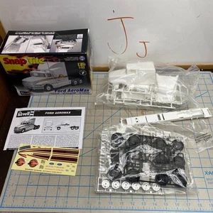 Revell Ford AeroMax Semi Truck Plastic Snap Tite Assemble No Glue Model Kit 1:32 - Picture 1 of 15
