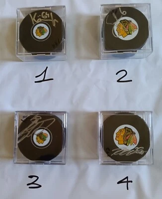 Хоккейная шайба с автографом Chicago Blackhawks НХЛ: пожалуйста, выберите своих игроков - Изображение 1 из 4