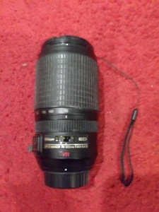 Nikon ED AF-S NIKKOR 70-300mm f/4.5-5.6 G VR Autofokus Zoomobjektiv - Schwarz - Bild 1 von 9
