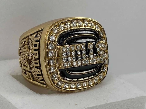 Michael Jordan Chicago Bulls Championship Ring - 1992 NBA Cover