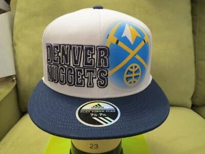 Adidas Denver Nuggets Blanco Ajuste Flexible Sombrero, Billete Azul, Logotipo Desvanecido Talla 7 1/4 a 7 5/8 - Imagen 1 de 19