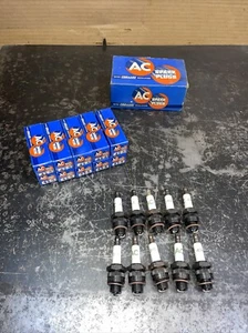1953 - 1955 CORVETTE (10) SPARK PLUGS W/ CORALOX INSULATOR AC 43-5 GM 5569811 - Picture 1 of 11