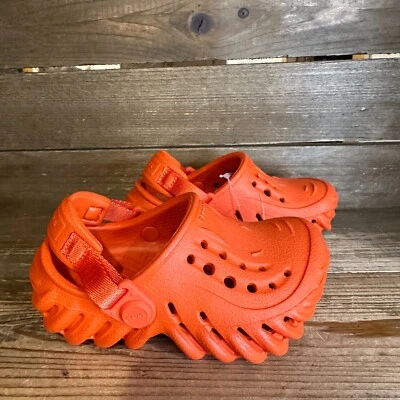Nuevo Nuevo con etiquetas Sandalias Zuecos Cómodos Naranja Eco Crocs Niños Pequeños Zapatos Talla 6 C Foto 1 de 4