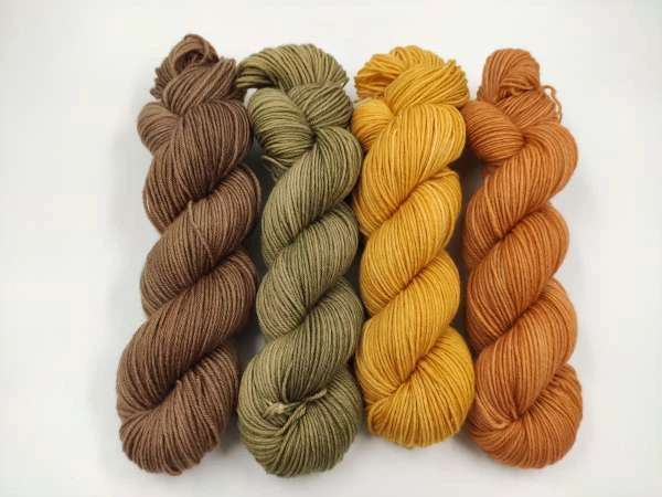 handgefärbte Die Feine Merinosockenwolle 4 x 50 g -  ERDTÖNE  767 - Bild 1 von 1