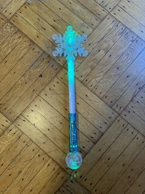 FROZEN 风格蓝色雪花魔杖 Elsa 3 色照明模式 22 英寸工作 — 第 1/3 张图片