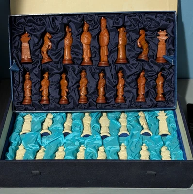 Juego de ajedrez chino vintage tallado a mano con tablero y caja completo Foto 1 de 4