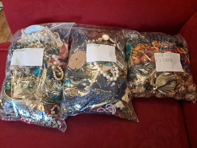 A Huge Joblot Of Broken Jewellery, Loose Beads, Chain, Scrap, Crafts. 6.7kg. - Image 1 of 4