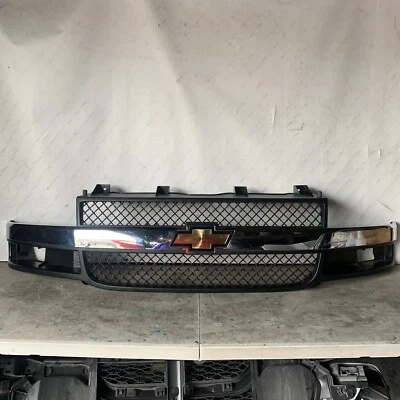 2003- 2024 CHEVROLET EXPRESS 1500 2500 3500 FRONT GRILLE OEM - Image 1 of 4