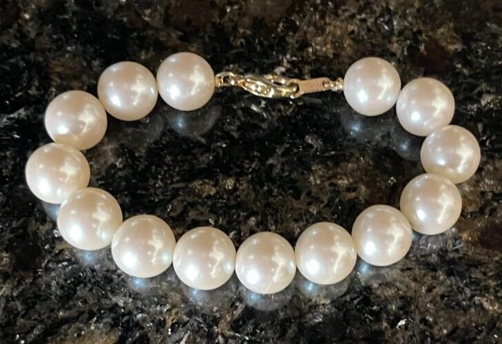 Pulsera de una sola hebra de perlas de imitación blanco roto 7,5" de largo Foto 1 de 1