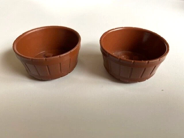 Piezas LEGO: Contenedores de medio barril con agujero de eje en la parte inferior, Prt #64951, marrón oscuro Foto 1 de 1
