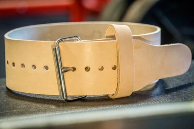 CINTURÓN ELEVADOR DE POTENCIA TITAN BASIC 4 pulgadas - IPF USPA Powerlifting Foto 1 de 3