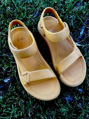 Sandalias Teva Hurricane Drift amarillas girasol unisex para mujer 9 para hombre 7 Gorpcore Foto 1 de 4