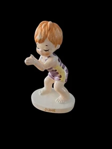 Vintage Lefton #6343 Juni Geburtstag Keramik Schwimmen Tauchen Junge Figur 4,5" groß - Bild 1 von 5