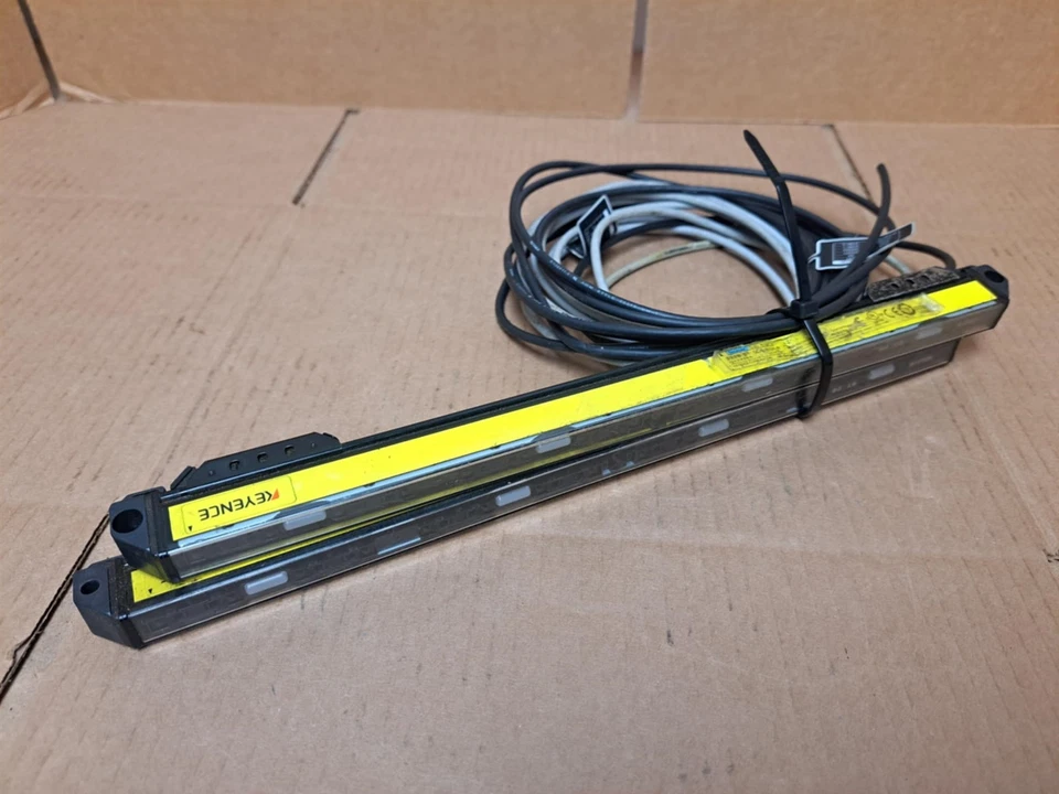 Keyence Light Curtain Transmitter GL-S16SH-T and Receiver GL-S16SH-R - Image 1 of 4