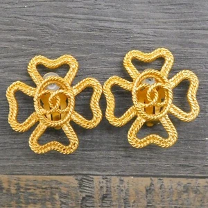 Pendientes de clip vintage con logotipos CC enchapados en oro CHANEL #430C - Imagen 1 de 7