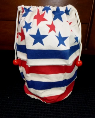 Nuevo sin etiquetas Bolso de Mano De Colección Años 70 Lona Natural Cordón Rojo Azul Estrellas Rayas 18" H Foto 1 de 4